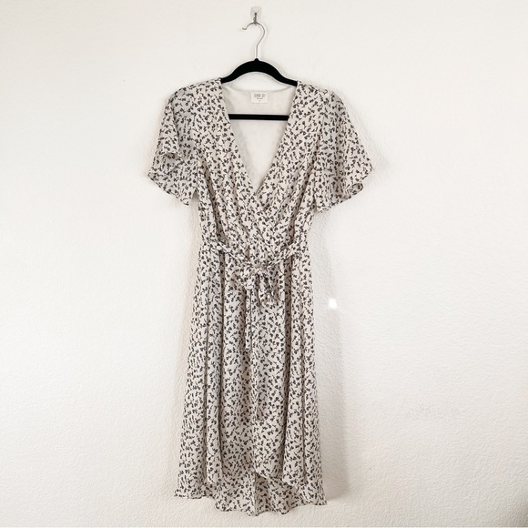 Sienna Sky Size Medium White Blue Floral Faux Wrap Short Sleeve Midi Dress - Picture 11 of 11